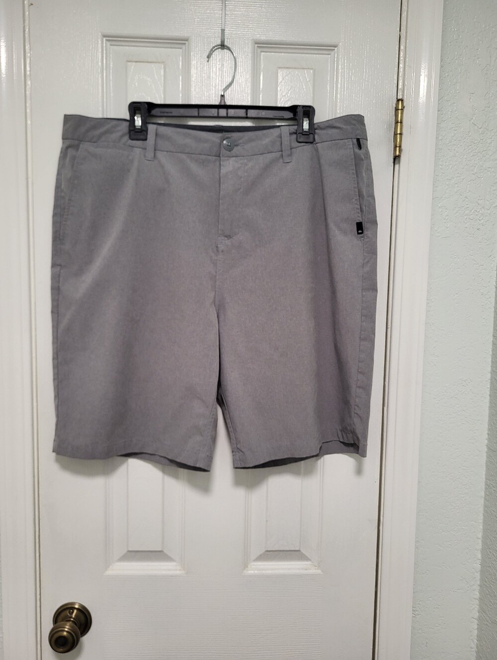 Quiksilver Amphibian Gray Flat Front Men's Shorts, 38 Waist, 9 Inch Inseam